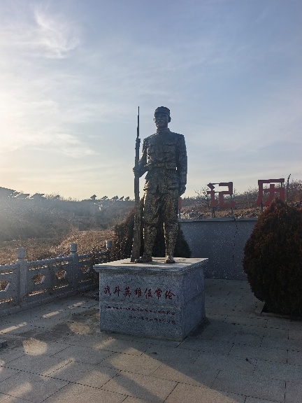 任常伦是解放战争时期涌现出的著名战斗英雄。他在革命战争年代英勇作战、冲锋在前,用生命诠释了革命军人的忠诚与担当。被评为“ 任常伦是解放战争时期涌现出的著名战斗英雄。他在革命战争年代英勇作战、冲锋在前,用生命诠释了革命军人的忠诚与担当。被评为“